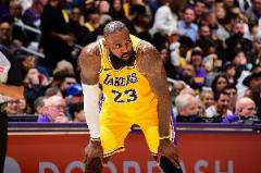 夏普：詹姆斯不會(huì)離開(kāi)湖人 他的生意都在LA 他和他老婆都喜歡這里