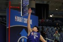 媒體人：NBA聯(lián)合試訓(xùn)現(xiàn)場，多支球隊觀看楊瀚森CBA集錦