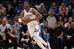 強(qiáng)勢(shì)反彈！杰倫威半場(chǎng)8中4砍11分3板3助，上一場(chǎng)僅得10分