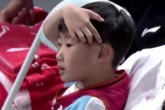 納托爾離譜空籃不中&林秉圣又進(jìn)三分！場下周琦兒子都不忍直視…