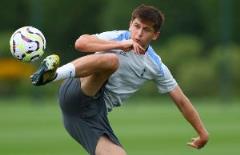 記者：多特猛攻熱刺17歲邊鋒摩爾，羅薩里奧19歲中衛(wèi)吉梅內(nèi)斯引關(guān)注