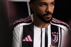 意式風情再升級！尤文新賽季主場球衣發布，互動贏同款球衣！