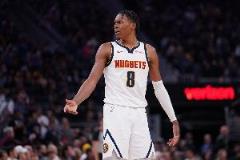 沃特森15分鐘搶下8板3前場板展現拼勁