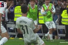 皇馬上演絕殺！皇馬小將后衛(wèi)拉蒙95分鐘破門(mén)建功！巴薩奪冠推遲！