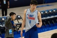 媒體人曬楊瀚森試訓(xùn)照：眼神更堅毅展現(xiàn)自信