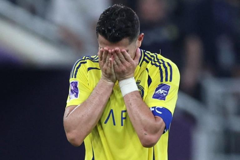 利雅得勝利球迷怒斥C羅：你拖累球隊，該退役了！