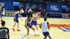 楊瀚森帥氣擊地妙傳助隊(duì)友上籃得手