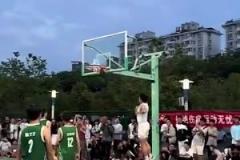 云南滑翔機現身野球場，180不到各種滑翔炸扣，畫風獨一檔