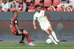 記者：本菲卡關注奧格斯堡后衛吉安努利斯，本賽季30場1球4助