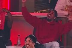 很狂熱！步行者球員助陣同城球隊 哈利伯頓毛巾掄得飛起