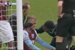 鮑文搶點撞柱！又一“阿沃尼伊事件”引爭議