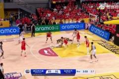 這個動作不應該啊！北京廣廈G5賽中陳盈駿抱怨孫銘徽踢腿阻擋