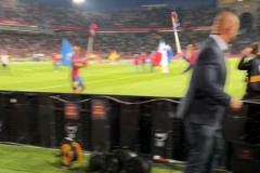 亞馬爾與卡薩多玩鬧拿角旗桿引關注