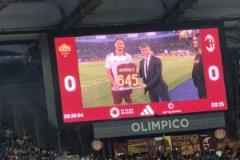 胡梅爾斯今夏掛靴獲贈645場紀念球衣告別俱樂部