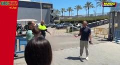 巴薩球員弗里克今日假期仍赴基地備課，耐心花6分鐘與球迷簽名合影