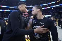 字母哥多次提及庫里，網友：你直接說想當他的隊友就行了