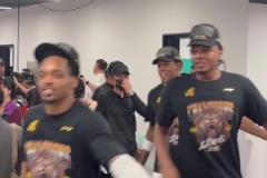 隊(duì)史首冠！廣廈全隊(duì)賽后更衣室開心慶祝，外援們都嗨翻了