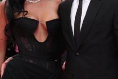 俊男靚女！迪巴拉與妻子戛納走紅毯，禮服真漂亮