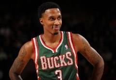 詹寧斯透露雄鹿曾給出4000萬(wàn)續(xù)約報(bào)價(jià)，但經(jīng)紀(jì)人認(rèn)為不夠未告知他