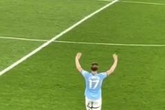 致敬傳奇！德布勞內主場告別戰被換下時，全場球迷起立送上掌聲