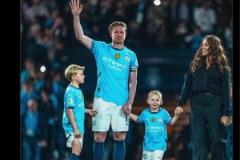 致敬傳奇！曼城官方：將為德布勞內在伊蒂哈德球場外立雕像