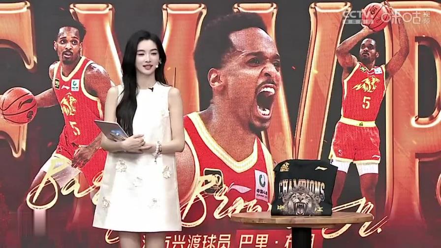 女主播稱要向郭艾倫學習球技，郭艾倫回應她學不了