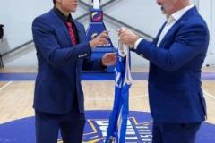 哈利伯頓投出絕平長兩分時步行者替補席的反應