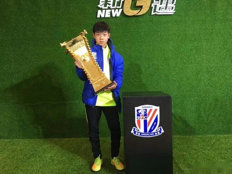 韓嘉文完成一線隊首秀分享照片：十年的等待終于實現