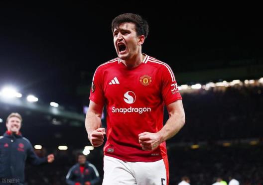 羅梅羅主動示好卻遭馬奎爾連推，球迷怒斥“輸不起”