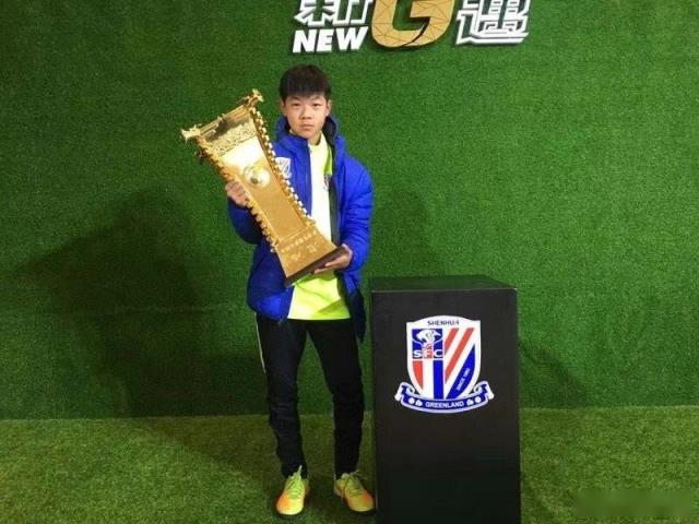 韓嘉文完成一線隊首秀分享照片：十年的等待終于實現