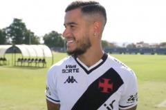 戰地采訪，庫蒂尼奧回歸達伽馬接受采訪時發生槍戰