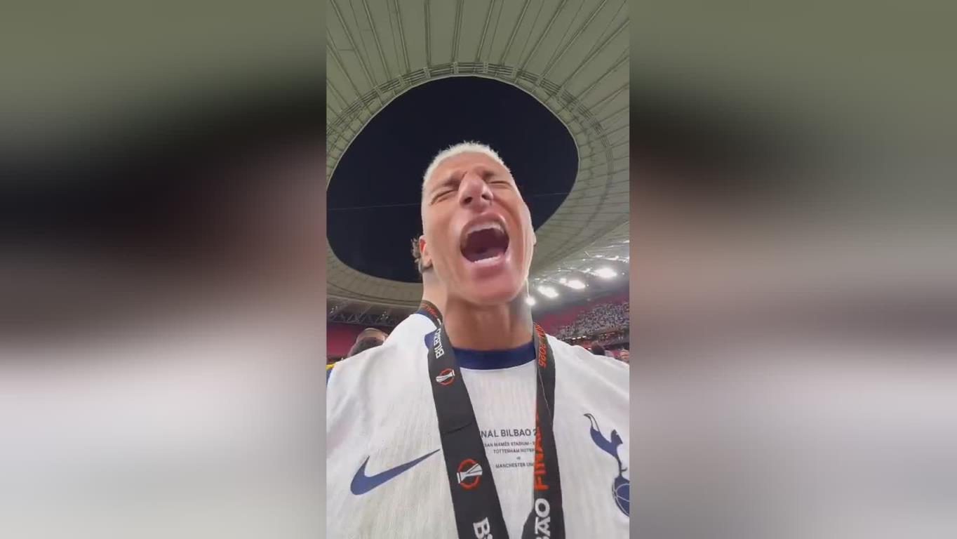 熱刺社媒發布理查利森奪冠后失控視頻：撕咬金牌、情緒崩潰