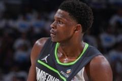 主攻手華子半場18中7得16分7板3助 三分失準7投僅1中