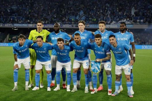 奪冠時刻！麥克托米奈淚灑現場，孔蒂與盧卡庫深情擁抱共慶勝利