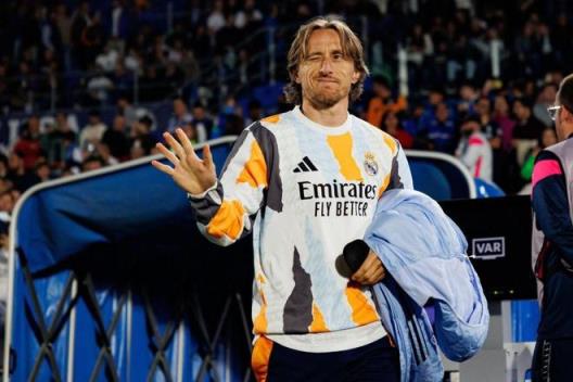 莫德里奇成為斯旺西股東后，被拍到在當(dāng)?shù)刭徶煤勒?></a></div>
          <div   id=