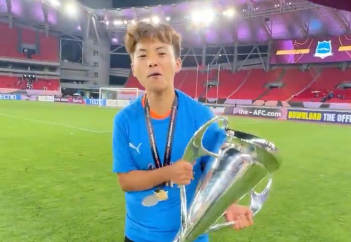 王霜：獎杯留在武漢，我們是最棒的，將繼續努力加油