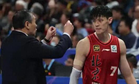 北京隊(duì)內(nèi)線核心宣布決定：預(yù)示下賽季首鋼難奪冠，周琦或無(wú)緣征戰(zhàn)