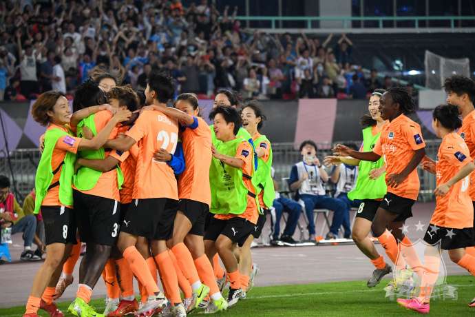 譚詠麟為武漢女足加油：鏖戰(zhàn)120分鐘點(diǎn)球決勝 門(mén)將立下關(guān)鍵一功